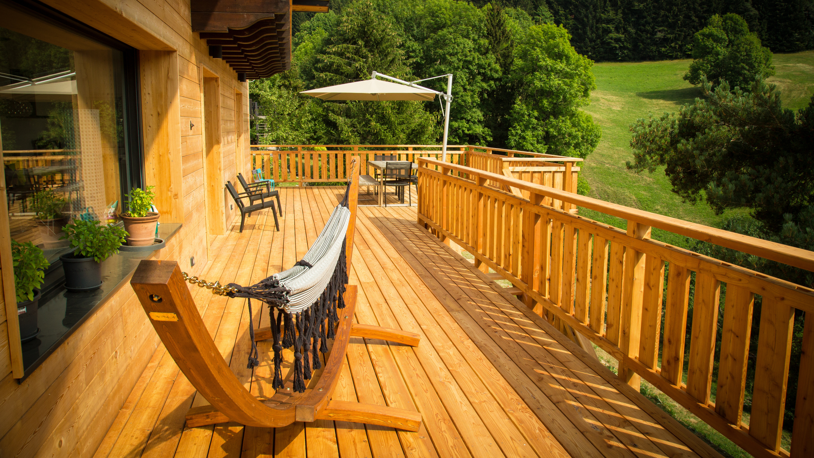 Terrasse extérieure avec saturateur